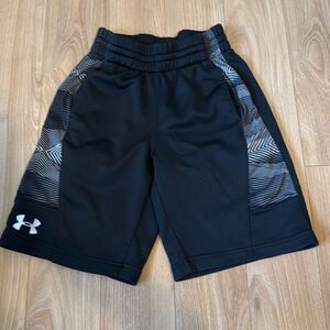 Under armour boys black and gray athletic shorts size medium youth